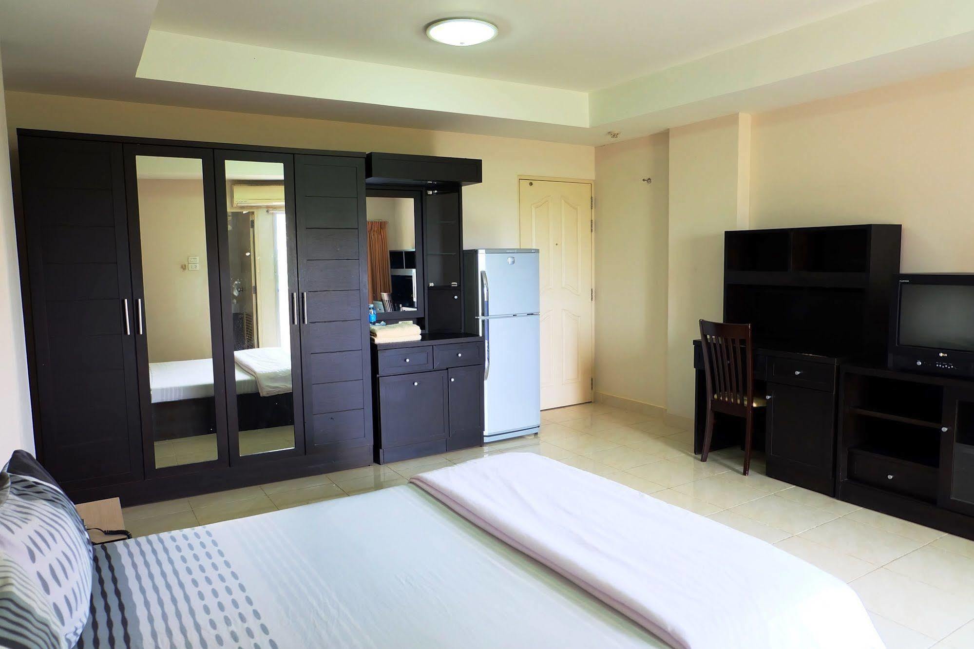 Larrivee Hotell Bang Bo Exteriör bild